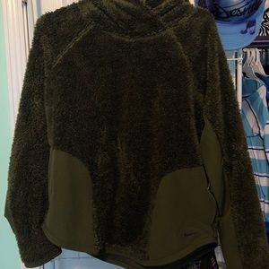 COZY NIKE SWEATSHIRT